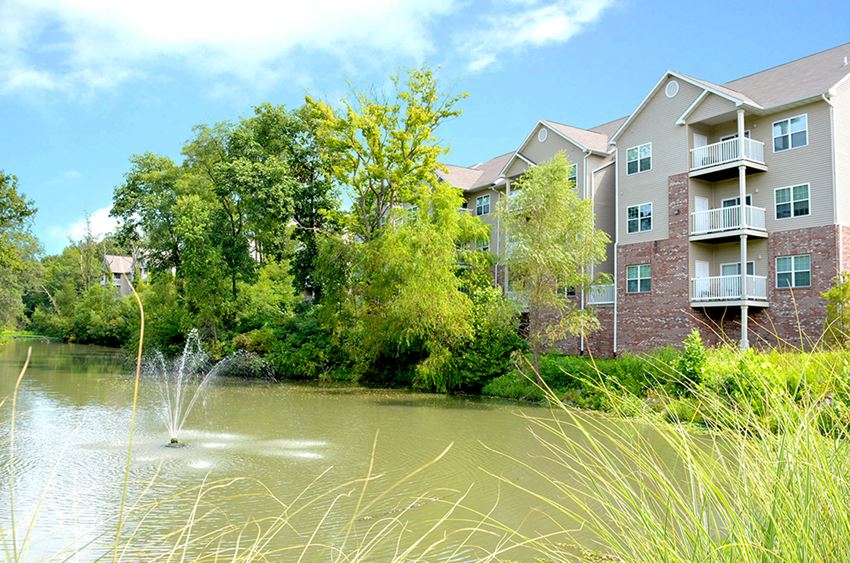 Villas At Crystal Lake Apartments, 3735 Round Hill Road, Swansea, IL